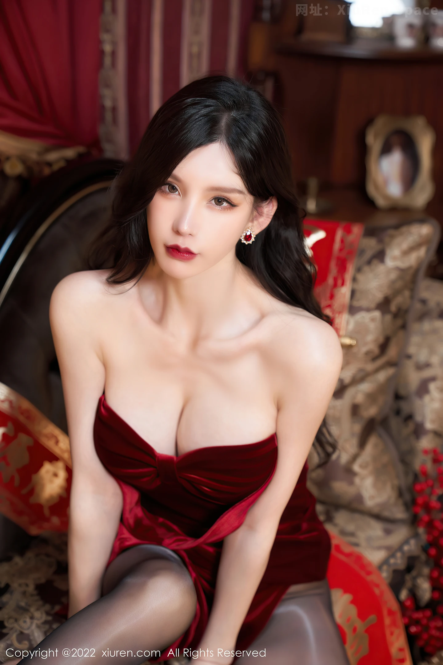 图片[4]-[XiuRen秀人网]VOL.4545 女神周于希Sally三亚旅拍新年主题脱红色礼裙露无内黑丝诱惑写真83P-秀人网官方网站